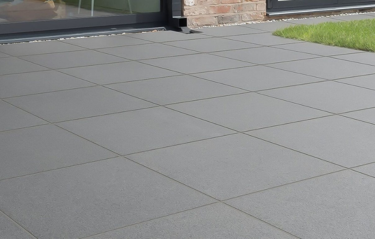 Low-maintenance concrete patio in El Centro, CA